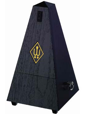 Illustration de WITTNER Pyramide : l'authentique et indémodable métronome mécanique mis au point par Maëlzel au début du 19e siècle - Plastique noir sans sonnerie, de fabrication allemande
